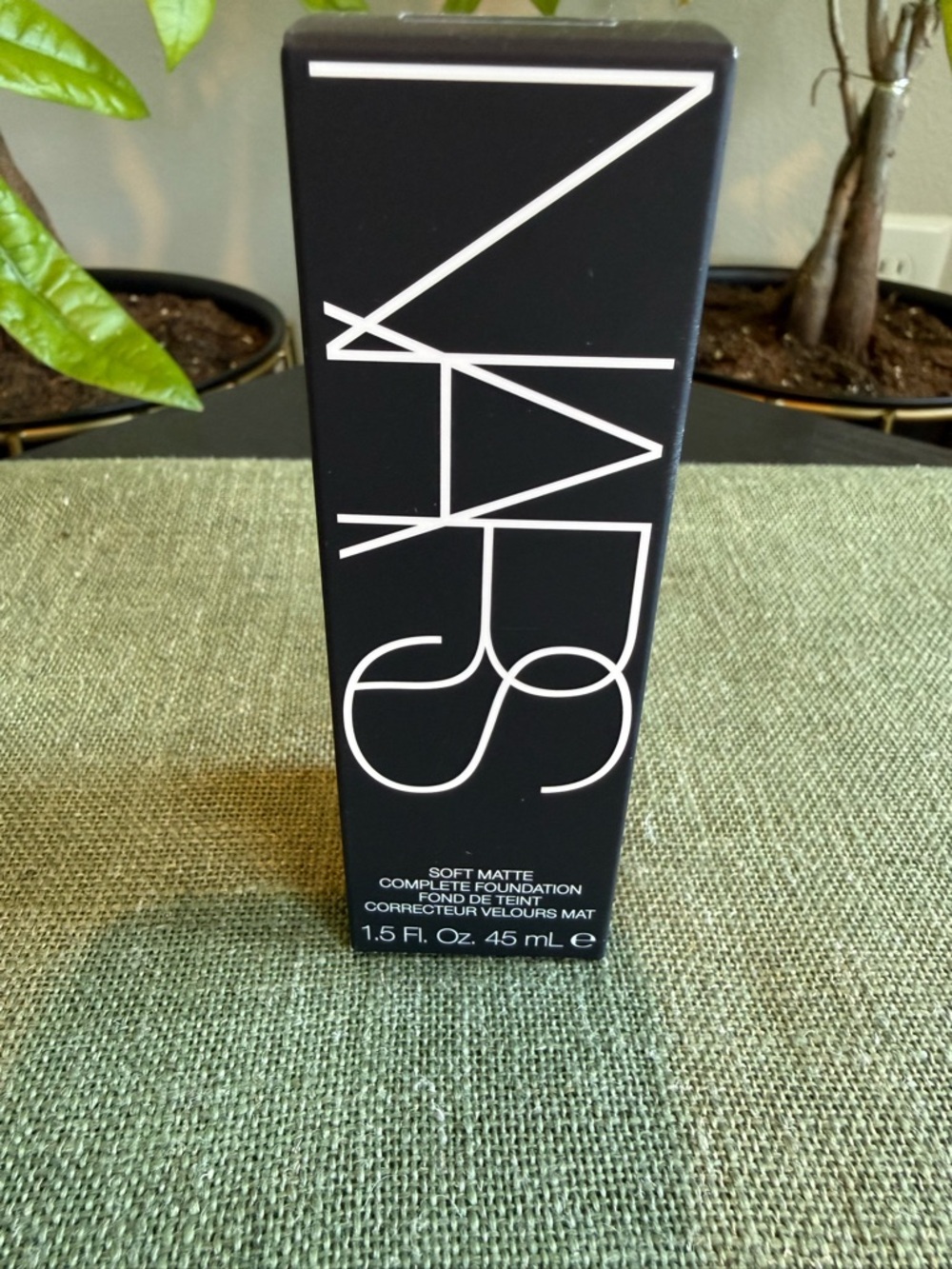 NARS Soft Matte Complete Foundation – Medium-Deep 3.3 Caracas – New